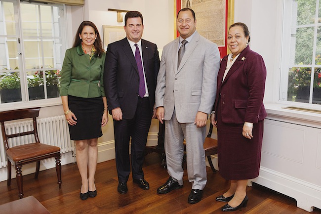 You are currently viewing King Tupou VI & the Queen of Tonga receive Anthony Bailey